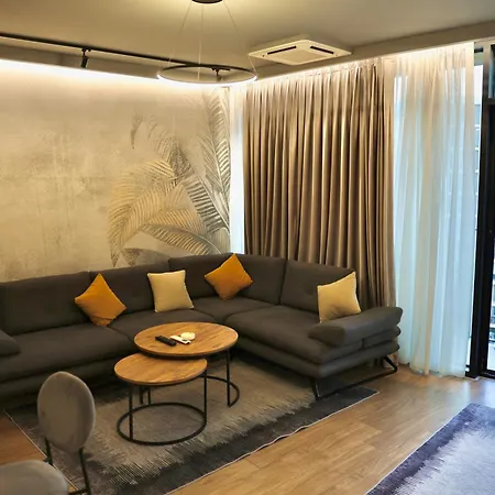 Luxe Living Lakescape Suite - Lake View Residences