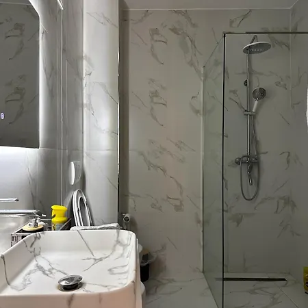 Luxe Living Lakescape Suite - Lake View Residences Tirana