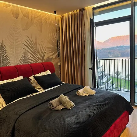 Luxe Living Lakescape Suite - Lake View Residences